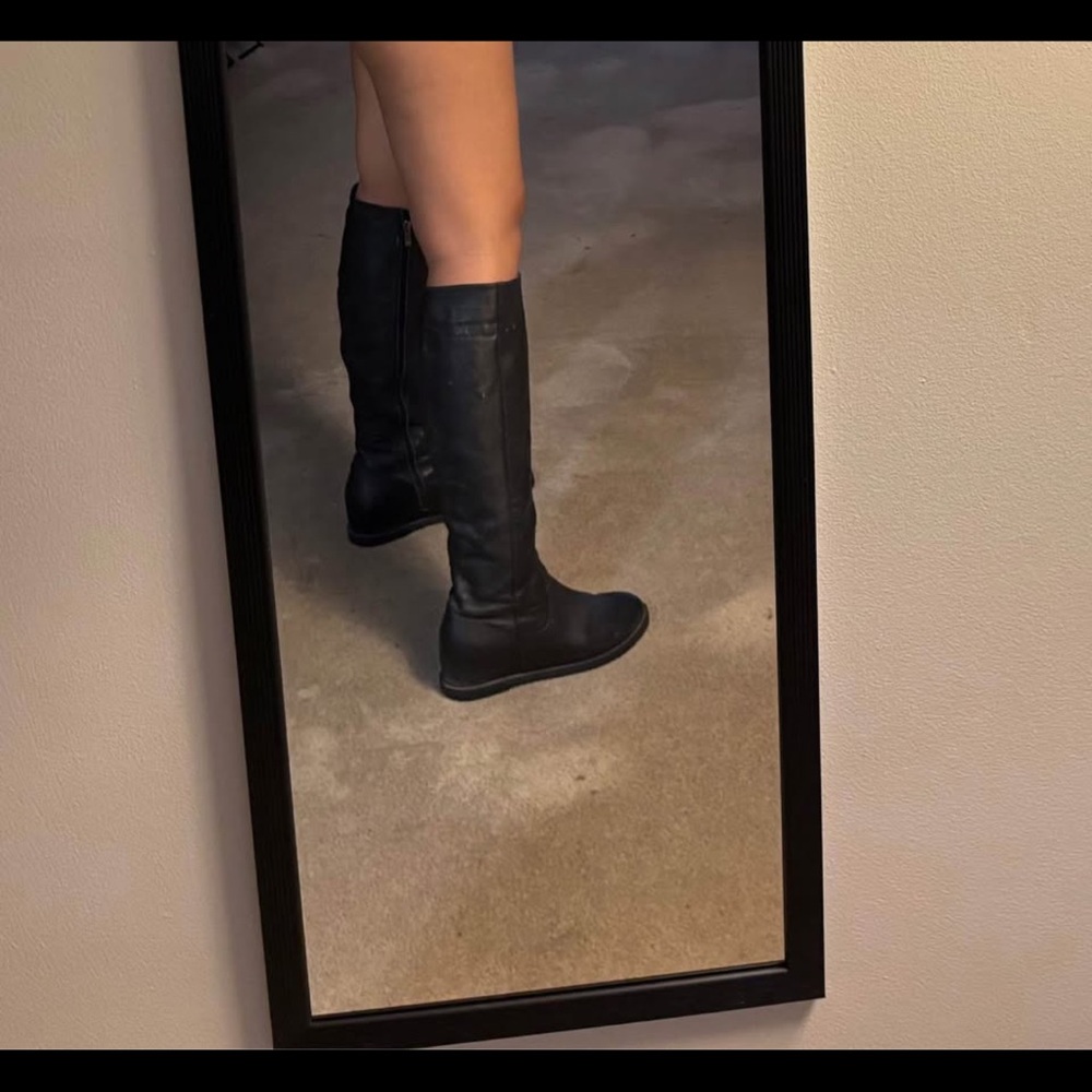 Women's Black Knee-High Boots - Picture 3 of 6